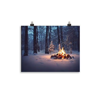Lagerfeuer im Winter - Camping Foto - Premium Poster (glänzend) camping xxx 27.9 x 35.6 cm