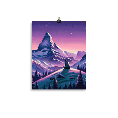 Bezaubernder Alpenabend mit Bär, lavendel-rosafarbener Himmel (AN) - Premium Poster (glänzend) xxx yyy zzz 27.9 x 35.6 cm