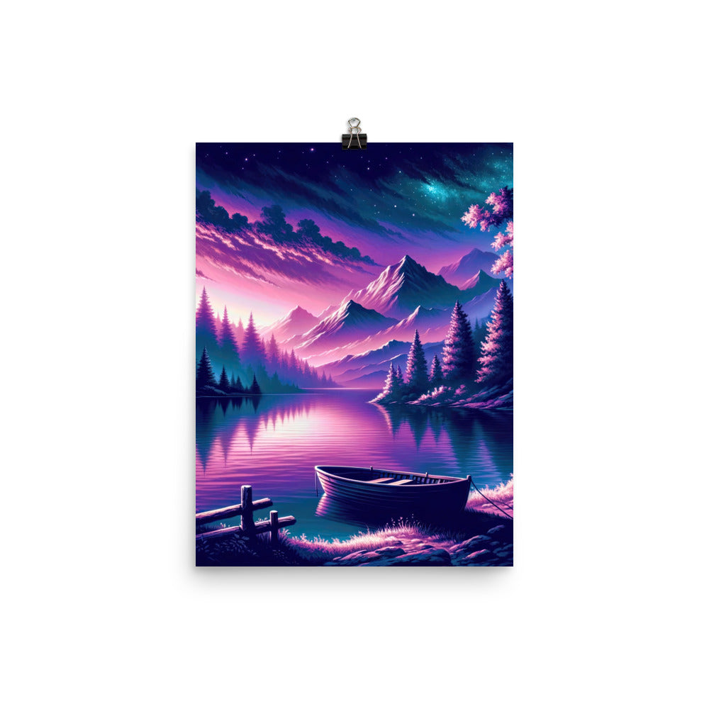 Magische Alpen-Dämmerung, rosa-lila Himmel und Bergsee mit Boot - Premium Poster (glänzend) berge xxx yyy zzz 30.5 x 40.6 cm