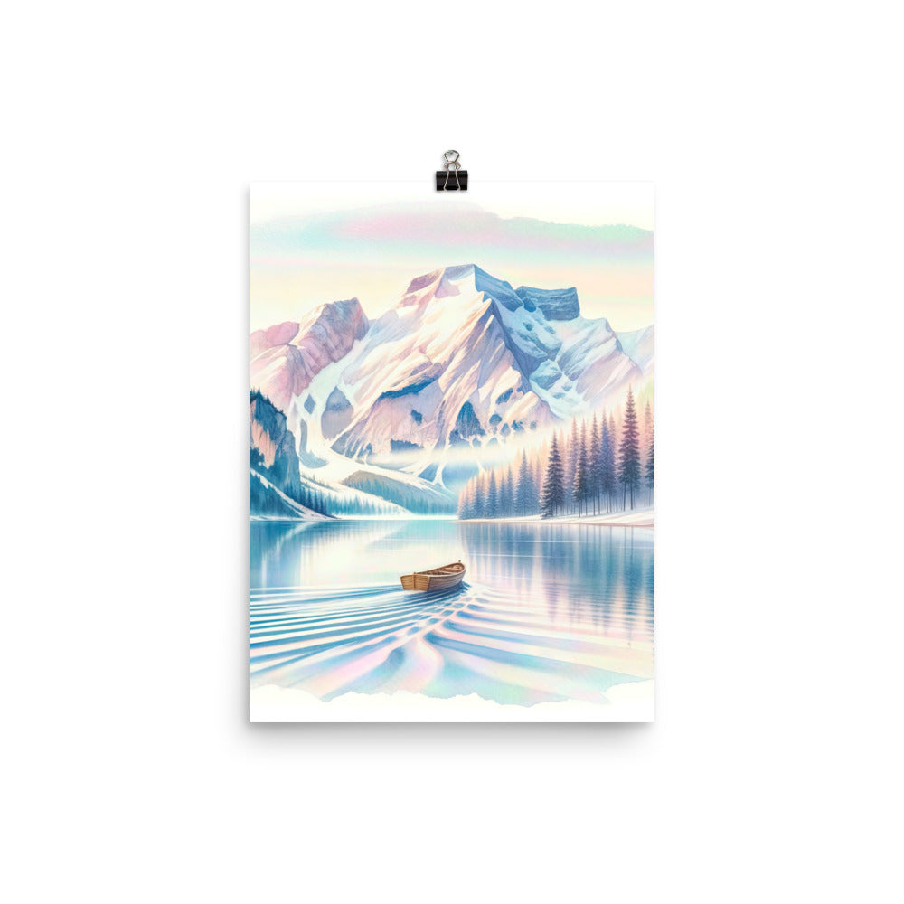 Aquarell eines klaren Alpenmorgens, Boot auf Bergsee in Pastelltönen - Premium Poster (glänzend) berge xxx yyy zzz 30.5 x 40.6 cm
