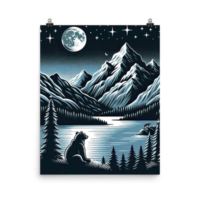 Bär in Alpen-Mondnacht, silberne Berge, schimmernde Seen - Premium Poster (glänzend) camping xxx yyy zzz 40.6 x 50.8 cm