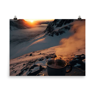 Heißer Kaffee auf einem schneebedeckten Berg - Premium Poster (glänzend) berge xxx 45.7 x 61 cm