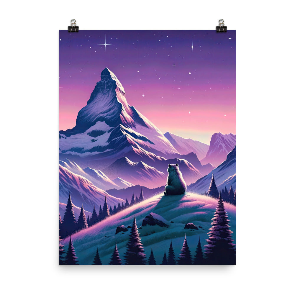 Bezaubernder Alpenabend mit Bär, lavendel-rosafarbener Himmel (AN) - Premium Poster (glänzend) xxx yyy zzz 45.7 x 61 cm