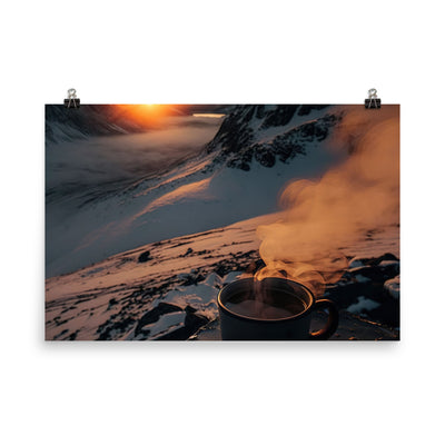Heißer Kaffee auf einem schneebedeckten Berg - Premium Poster (glänzend) berge xxx 61 x 91.4 cm