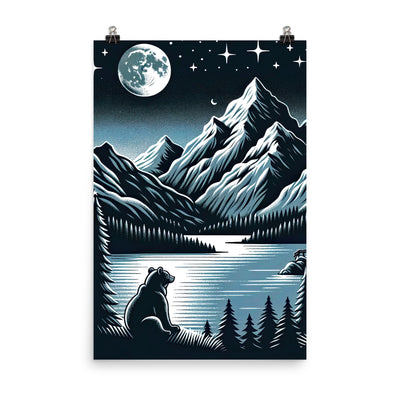Bär in Alpen-Mondnacht, silberne Berge, schimmernde Seen - Premium Poster (glänzend) camping xxx yyy zzz 61 x 91.4 cm