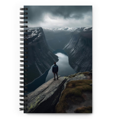 Mann auf Bergklippe - Norwegen - Notizbuch berge xxx Default Title