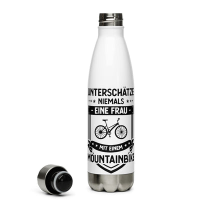 Unterschatze Niemals Eine Frau Mit Einem Mountainbike - Edelstahl Trinkflasche fahrrad Default Title