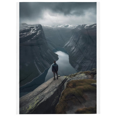 Mann auf Bergklippe - Norwegen - Überwurfdecke berge xxx 152.4 x 203.2 cm