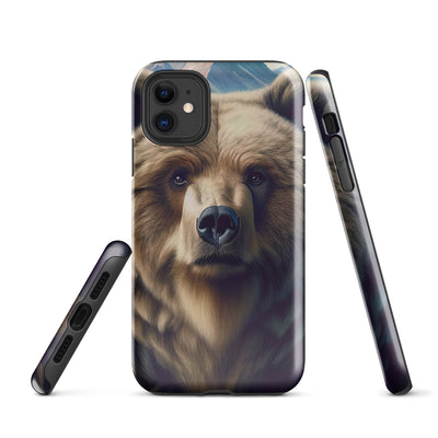 Foto eines Bären vor abstrakt gemalten Alpenbergen, Oberkörper im Fokus - iPhone Schutzhülle (robust) camping xxx yyy zzz iPhone 11