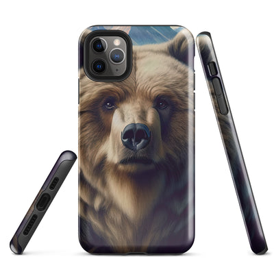 Foto eines Bären vor abstrakt gemalten Alpenbergen, Oberkörper im Fokus - iPhone Schutzhülle (robust) camping xxx yyy zzz iPhone 11 Pro Max