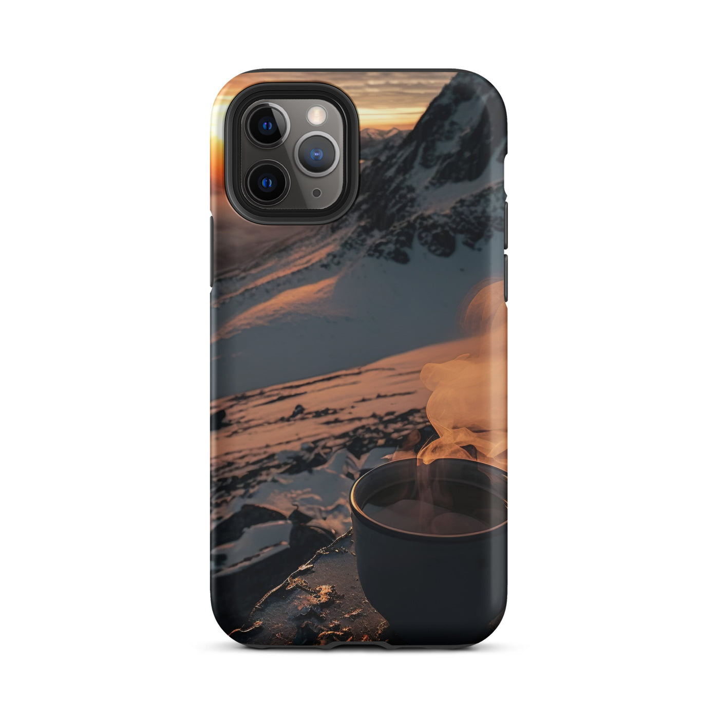 Heißer Kaffee auf einem schneebedeckten Berg - iPhone Schutzhülle (robust) berge xxx iPhone 11 Pro