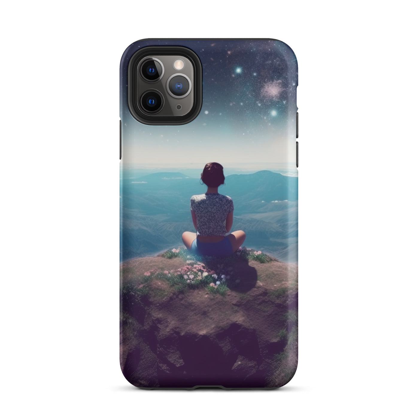 Frau sitzt auf Berg – Cosmos und Sterne im Hintergrund - Landschaftsmalerei - iPhone Schutzhülle (robust) berge xxx iPhone 11 Pro Max