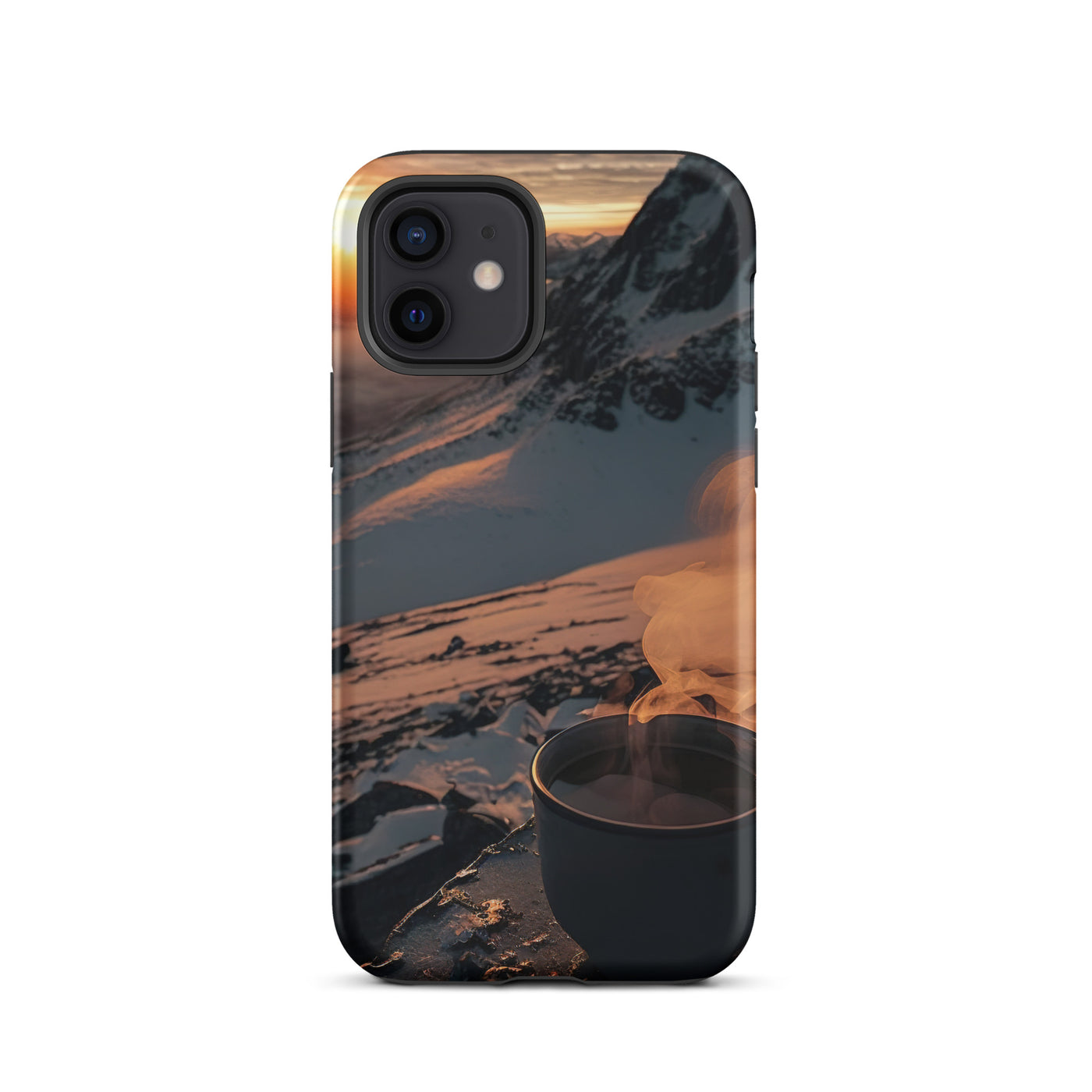 Heißer Kaffee auf einem schneebedeckten Berg - iPhone Schutzhülle (robust) berge xxx iPhone 12