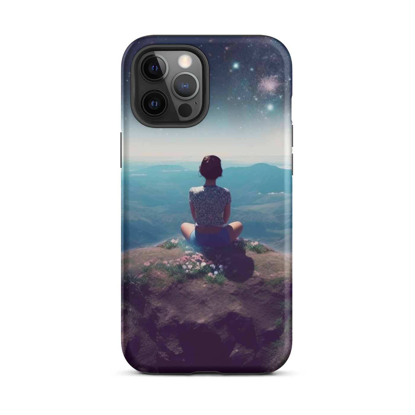 Frau sitzt auf Berg – Cosmos und Sterne im Hintergrund - Landschaftsmalerei - iPhone Schutzhülle (robust) berge xxx iPhone 12 Pro Max