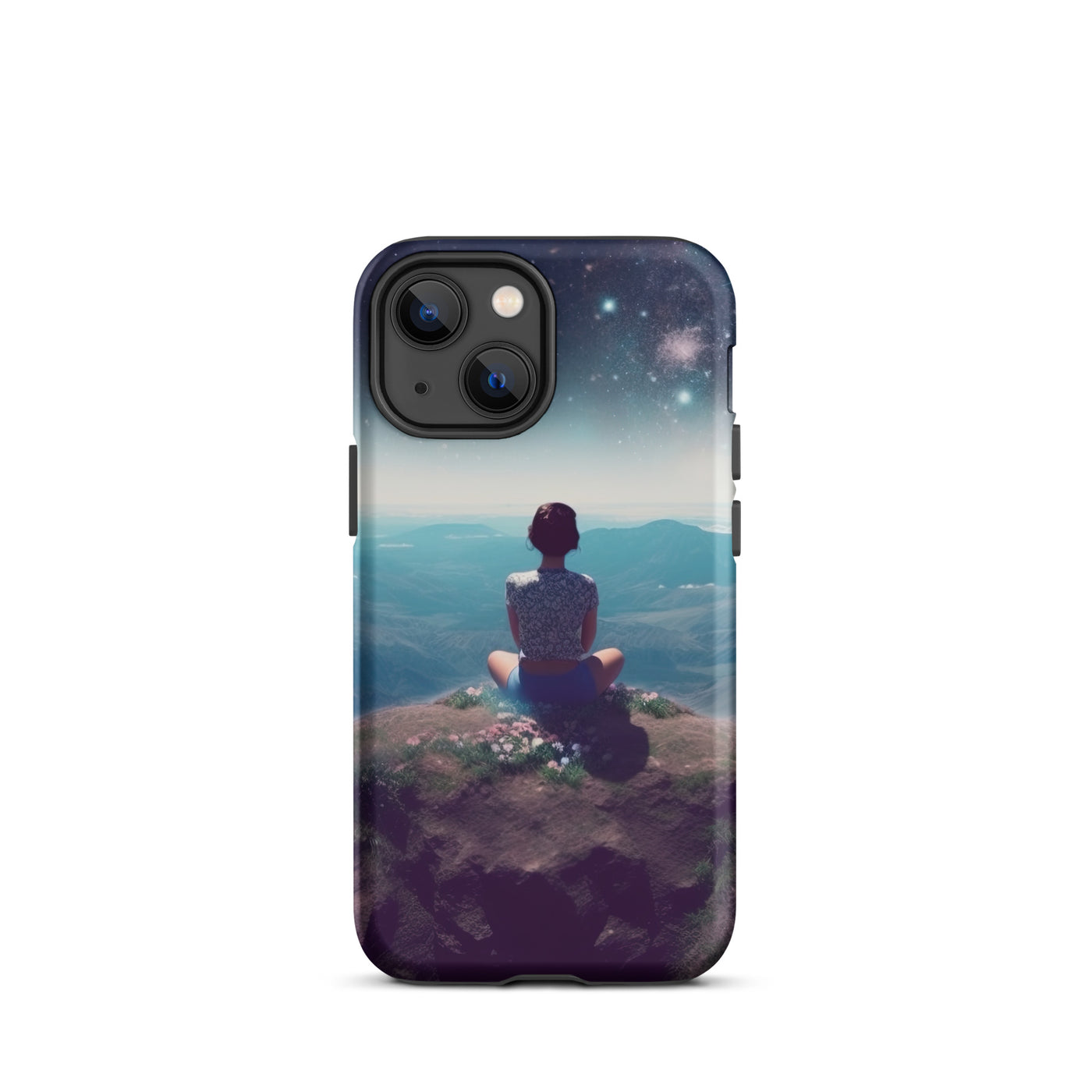 Frau sitzt auf Berg – Cosmos und Sterne im Hintergrund - Landschaftsmalerei - iPhone Schutzhülle (robust) berge xxx iPhone 13 mini