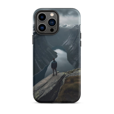 Mann auf Bergklippe - Norwegen - iPhone Schutzhülle (robust) berge xxx iPhone 13 Pro Max