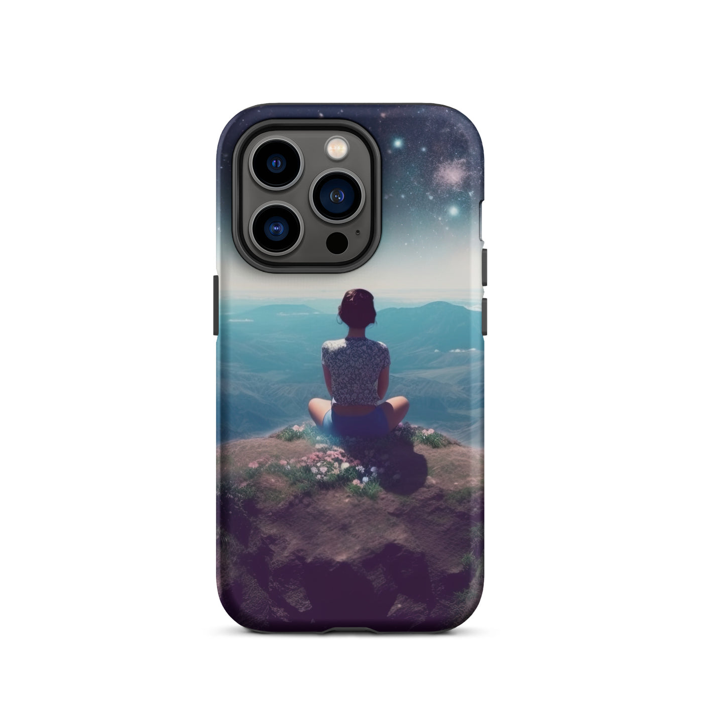 Frau sitzt auf Berg – Cosmos und Sterne im Hintergrund - Landschaftsmalerei - iPhone Schutzhülle (robust) berge xxx iPhone 14 Pro