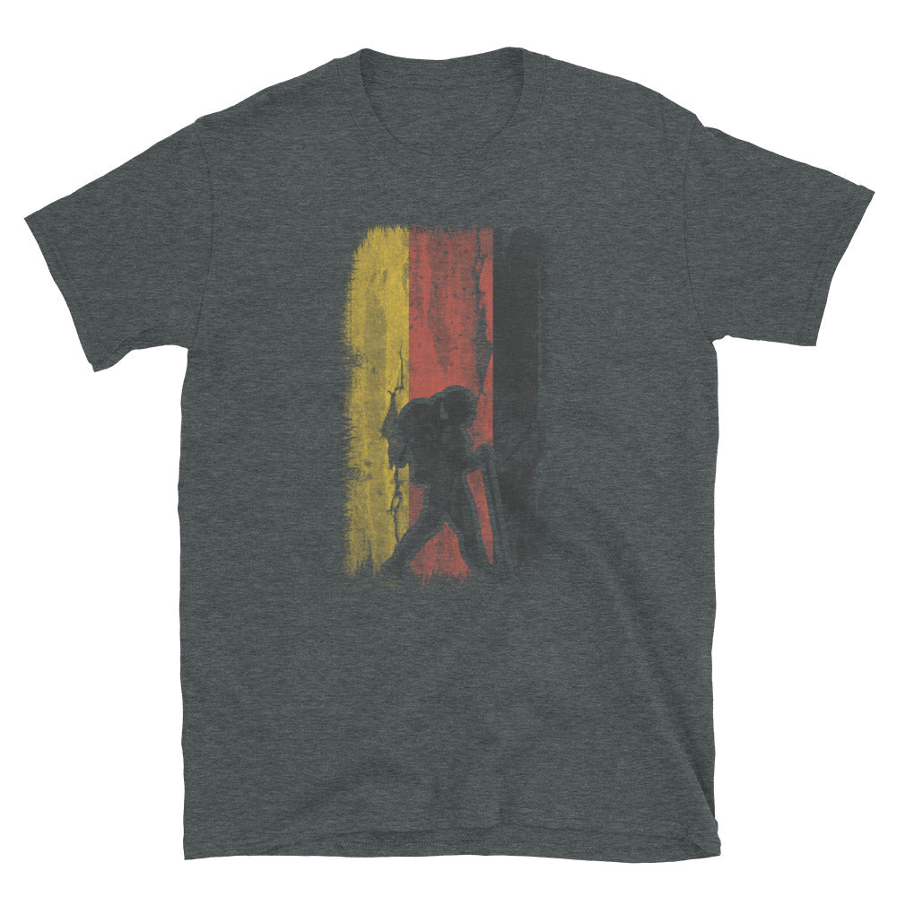 Deutsche Flagge 1 Und Wandern - T-Shirt (Unisex) wandern Dark Heather