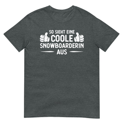 So Sieht Eine Coole Snowboarderin Aus - T-Shirt (Unisex) snowboarden xxx yyy zzz Dark Heather