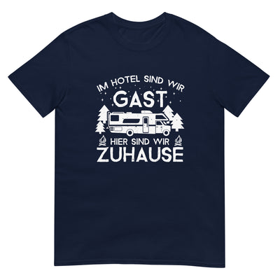 Im Hotel zu Gast - Hier zuhause - T-Shirt (Unisex) camping xxx yyy zzz Navy