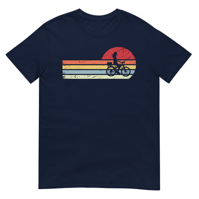 Sonne und Retro Linies - Frau Radfahren - - Unisex Basic Softstyle T-Shirt | Gildan 64000 fahrrad xxx yyy zzz Navy