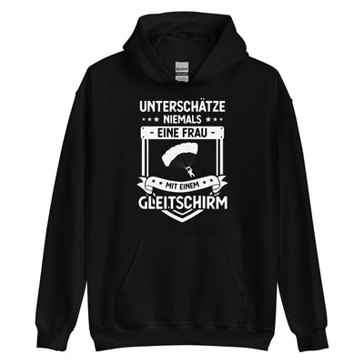 Unterschatze Niemals Eine Frau Mit Einem Gleitschirm - Unisex Hoodie berge xxx yyy zzz Black