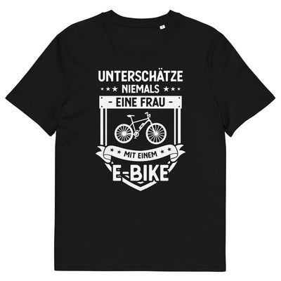 Unterschatze_Niemals_Eine_Frau_Mit_Einem_E-Bike_-_(E) - Unisex Organic Cotton T-Shirt | Stanley/Stella STTU755 xxx yyy zzz Black