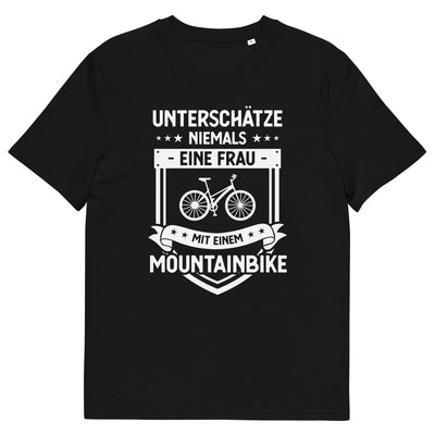 Unterschatze Niemals Eine Frau Mit Einem Mountainbike - Herren Premium Organic T-Shirt fahrrad xxx yyy zzz Black