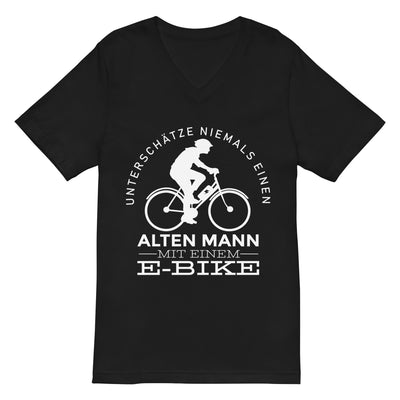Alter Mann mit einem E-Bike - Herren V-Neck Shirt e-bike 2XL