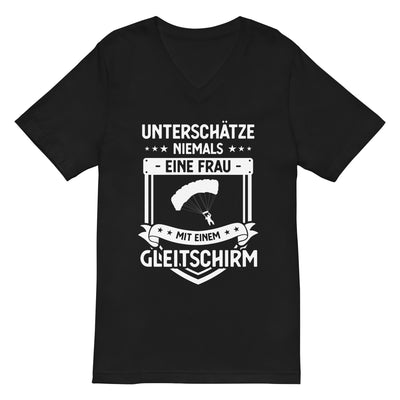 Unterschatze Niemals Eine Frau Mit Einem Gleitschirm - Herren V-Neck Shirt berge xxx yyy zzz 2XL