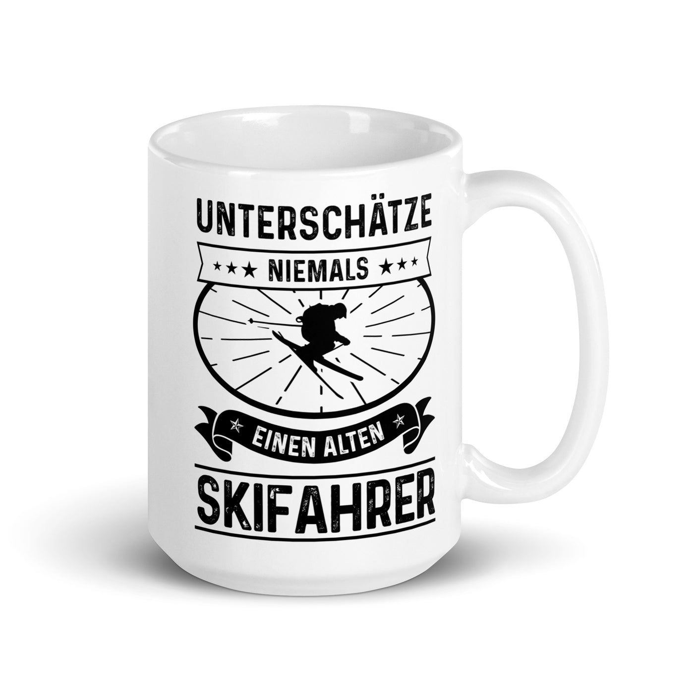 Unterschatze Niemals Einen Alten Skifahrer - Tasse ski 15oz