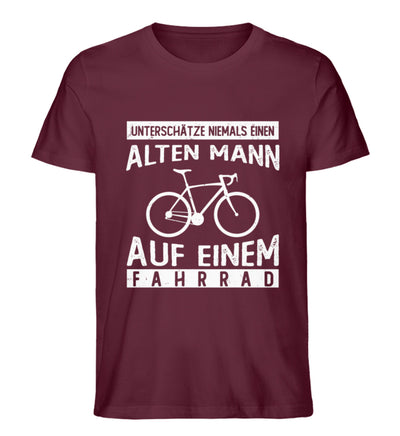 Alter Mann auf einem Fahrrad - Herren Premium Organic T-Shirt fahrrad Weinrot