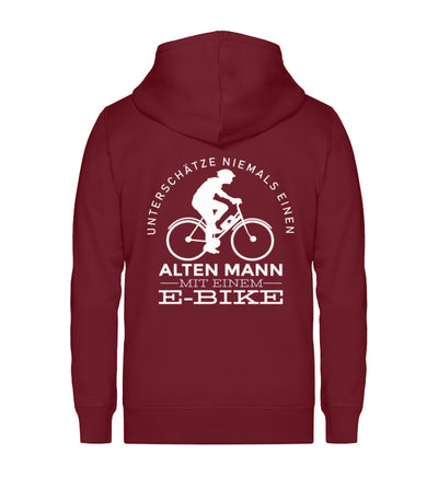 Alter Mann mit einem E-Bike - Unisex Premium Organic Sweatjacke e-bike Weinrot