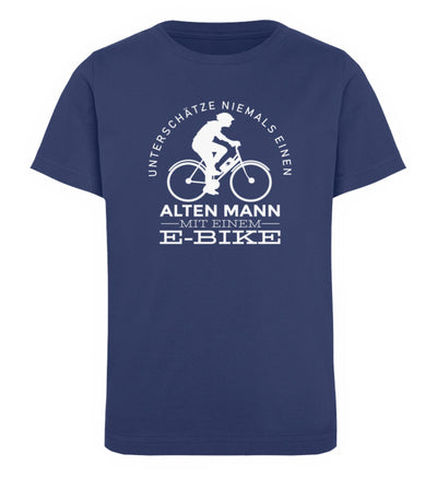 Alter Mann mit einem E-Bike - Kinder Premium Organic T-Shirt e-bike Navyblau